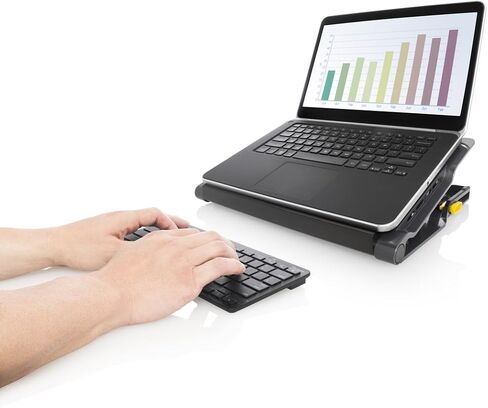 Targus 17 "Dual Fan Laptop Chill Mat Plus ، وسادة تبريد مريحة ، وحماية من الحرارة ، ومروحة كمبيوتر محمول USB 4 منافذ ، (AWE81US) in Kuwait
