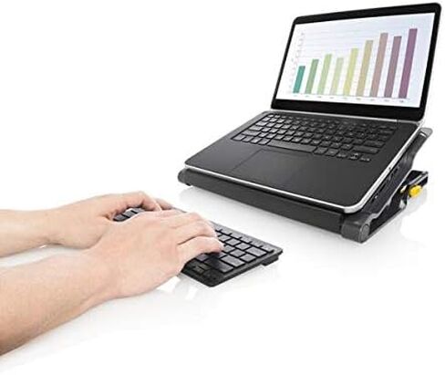 Targus 17 "Dual Fan Laptop Chill Mat Plus ، وسادة تبريد مريحة ، وحماية من الحرارة ، ومروحة كمبيوتر محمول USB 4 منافذ ، (AWE81US) in Kuwait