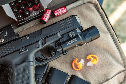 SureFire X300T-B Turbo Handgun Armlight، مصابيح LED عالية 650 لومن، أسود، يناسب مشبك Picatiiny Rail T-Slot Thumbscrew in Kuwait