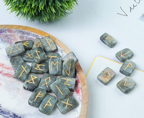 أحجار اللابرادوريت الرونية مستطيلة الشكل من الأحجار الكريمة مع أبجدية فوثارك الأكبر منقوشة 25 قطعة مجموعة رون كريستال العرافة الميتافيزيقية شفاء شقرا الريكي مجموعة الرونية مع حقيبة الحجم: 20-25 مم in Kuwait