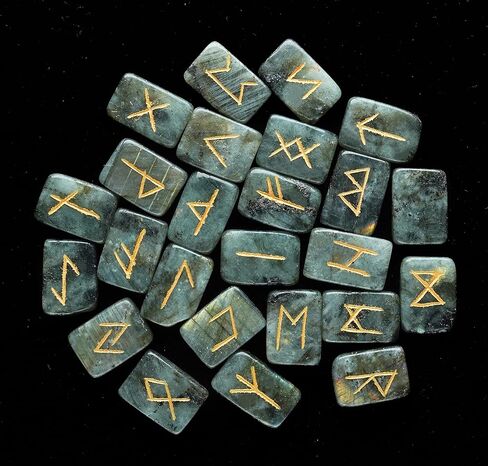 أحجار اللابرادوريت الرونية مستطيلة الشكل من الأحجار الكريمة مع أبجدية فوثارك الأكبر منقوشة 25 قطعة مجموعة رون كريستال العرافة الميتافيزيقية شفاء شقرا الريكي مجموعة الرونية مع حقيبة الحجم: 20-25 مم in Kuwait