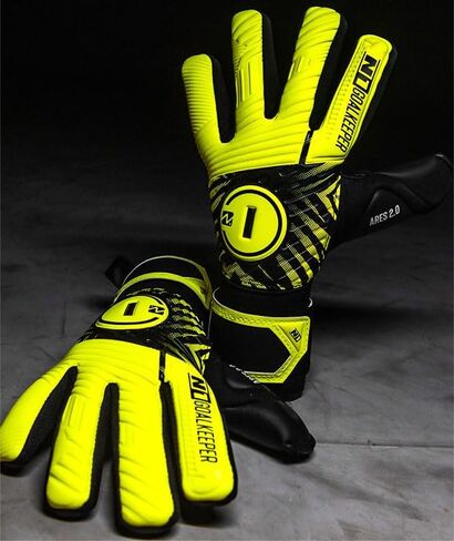 قفازات حارس المرمى N1 سكوربيوس كيدز. قفازات كرة القدم للشباب مع قطع سلبي ونخيل اللاتكس الألماني. قفازات حارس مرمى كرة القدم للأطفال مناسبة جدًا. in Kuwait