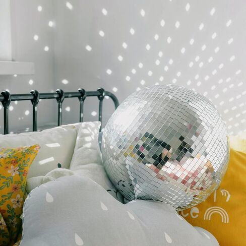 كرة ديسكو – زخرفة كرة ديسكو ممتعة ومشرقة – ديكور كرة ديسكو كبيرة مقاس 12 بوصة للحفلات وحفلات الزفاف والمناسبات – كرة مرآة كلاسيكية ومرحة مع قطع زجاجية – تصميم لامع وأنيق in Kuwait