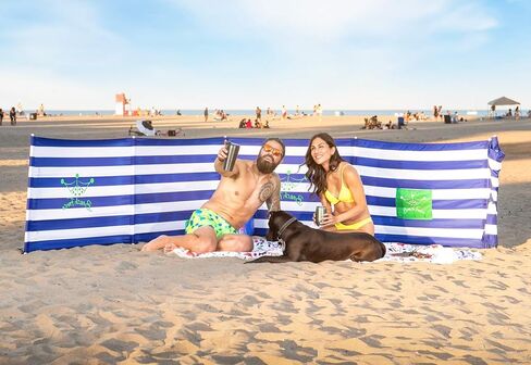 Premium 20 ft Beach Windscreen, Privacy Screen, Wind Blocker - Original Nautical, Free Rubber Mallet and Carry Bag Included in Saudi Arabia
