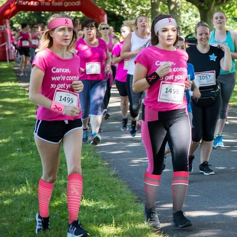 9 مجموعة من الجوارب الوردية للتوعية بسرطان الثدي، مجموعة من 6 أزواج من الجوارب الرياضية الوردية وعصابات المعصم و3 قطع عصابة رأس للشباب والنساء والرجال والأولاد والبنات والأطفال البيسبول والكرة اللينة in Kuwait