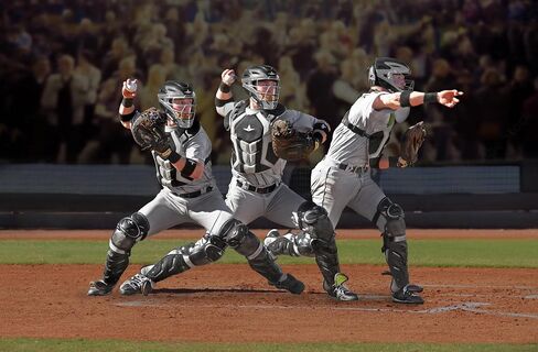 All-Star S7 AXIS™ Catching Kit/Two Tone/Ages 12-16 in Saudi Arabia