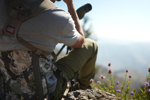 Crazy Creek Original Chair Perfect for Stadium Seats, Camping, Hiking & More, Comfort on All Terrains, Adjustable Straps, Lightweight Design, Water-Resistant Camo in Kuwait