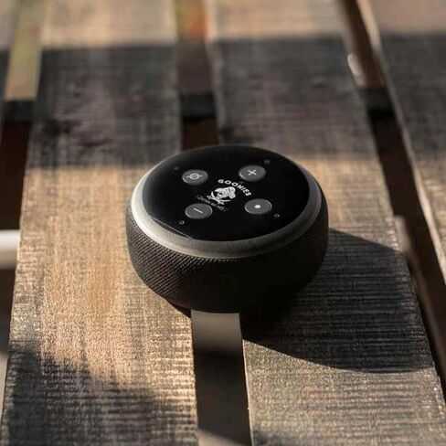 Skinit Schecal Audio Skin متوافق مع Amazon Echo Dot 3 - Warner Bros المرخص رسميًا (1985) لا يقول تصميم الموت أبدًا in Kuwait