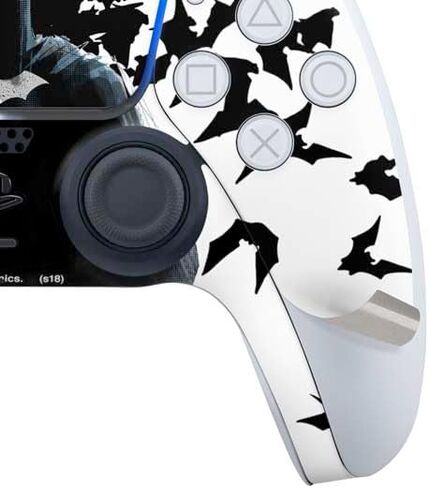 ألعاب Skinit Scenit Gaming متوفرة مع حزمة PS5 - DC Comics Comics Batman Holding Batarang Art Design in Kuwait