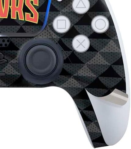 Skinit Skinit Gaming Gaming Skin متوافق مع وحدة تحكم PS5 - NBA Atlanta Hawks Black Animal Print Design in Kuwait
