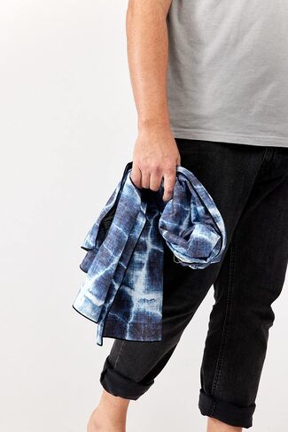 منشفة نوماديكس خفيفة الوزن - سريعة الجفاف وخفيفة الوزن للغاية - مثالية كمنشفة حزمة لتوفير المساحة - مصنوعة من مواد معاد تدويرها - بارتون أزرق داكن - 30x54 in Kuwait