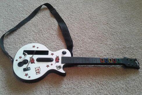 Wii Xtreme 2 Wireless Guitar in Kuwait