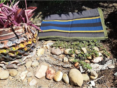 بطانية Canvas Camp - بطانية في الهواء الطلق المقاومة للماء ، قماش مشمع مع دعم طارد المياه ، Bushcraft & Campfire ودية ، مثالية للتخييم ، المشي لمسافات طويلة ، الشاطئ ، النزهة والمهرجانات (الأزرق/الرمادي ، العادي) in Kuwait