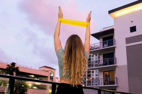 مجموعة أربطة مقاومة للرجال والنساء، 5 أربطة تدريب مختلفة لمستويات القوة، معدات لياقة بدنية للتدريب في المنزل، تمدد الجسم وتدريب العضلات - تتضمن حقيبة حمل (مجموعة من خمسة) in Kuwait