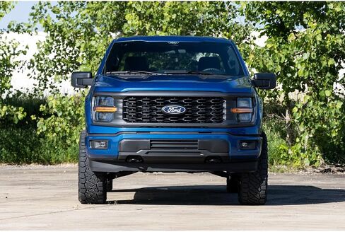 مجموعة رفع مثبتة بمسامير 3 بوصات من Rough Country لسيارة Ford F-150 4WD - 41430 2021-2024 in Saudi Arabia