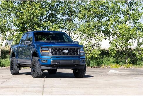 مجموعة رفع مثبتة بمسامير 3 بوصات من Rough Country لسيارة Ford F-150 4WD - 41430 2021-2024 in Saudi Arabia
