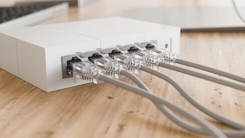 Cableleader 25ft Ultra Slim Cat6 UTP Ethernet Network Patch Cable ، 10Gbps Snagless Boot ، 28awg Pure Bare Copper Wire ، RJ45 مع جهات اتصال مطلية بالذهب ، رمادي in Kuwait