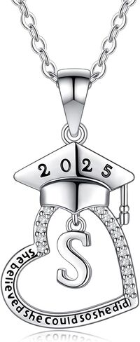 هدايا التخرج لها، فئة 2024 هدايا التخرج من الكلية في المدرسة الثانوية للابنة أفضل الأصدقاء، قلادات التخرج الأولية على شكل قلب مكعبة زركونيا مطلية بالذهب عيار 14 قيراط للنساء والفتيات مجوهرات in Kuwait