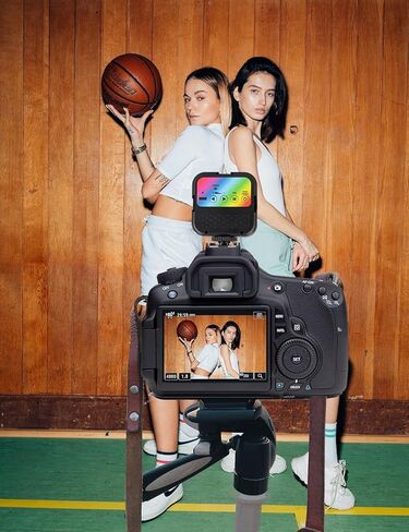 ضوء فيديو RGB المحمول مع 70 LED ، متوافق مع Sony Alpha 7R IV ، ودرجة حرارة اللون القابلة للتعديل ، وبطارية قابلة للشحن طويلة الأمد in Saudi Arabia