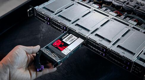 Kingston Technology DC600M 2.5 "3.84 إلى سلسلة ATA III 3D TLC NAND in Saudi Arabia