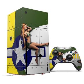 Wraptorskinz Skin Decal Vinyl Wrap متوافق مع وحدة التحكم في Series Xbox X ووحدة التحكم - WWII Bomber War Plane Up Girl (وحدة ألعاب غير متضمنة)