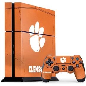ألعاب Skinit Scenit Gaming متوفرة مع وحدة التحكم في PS4 وحزمة التحكم - تصميم كرة القدم بجامعة كليمسون المرخصة رسميًا