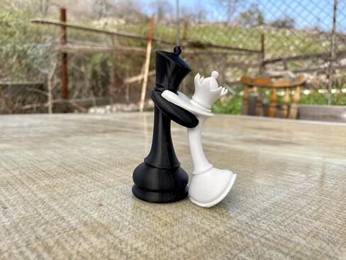 تمثال شطرنج الملك والملكة - ديكور شطرنج رومانسي ثلاثي الأبعاد - هدية فريدة من نوعها للزوجين ، الذكرى السنوية ، الزفاف وديكور عيد الحب - محبي الشطرنج من PLA in Kuwait