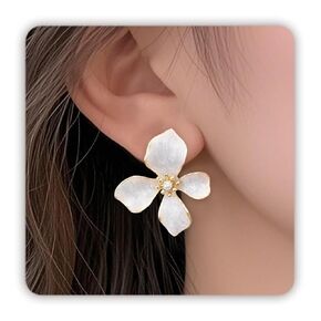 Floral Earrings for Women, White Flower Stud Earrings Elegant Flower Hawaiian Earrings as Summer Vacation Jewelry, Statement Bohemian Pearl Flower Earings Wedding Beach Accessories