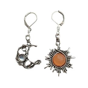 أقراط Sun and Moon Leverback ، مقطع أذن Crystal Moonstone للرجال ، المجوهرات البوهيمية الإبداعية