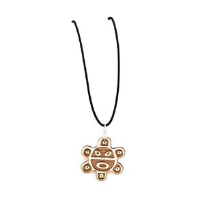 طوق Con Charm en Madera Corte Y Grabado Laser (Coqui Taino)