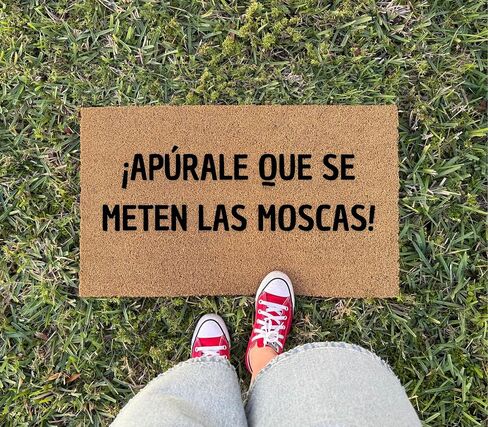 Apúrale Que Se Meten Las Moscas Doormat - 3 Size Options - Funny Spanish Welcome Mat for Porch or Entryway - Mexican Humor Coir Rug for Indoor Outdoor Use in Saudi Arabia