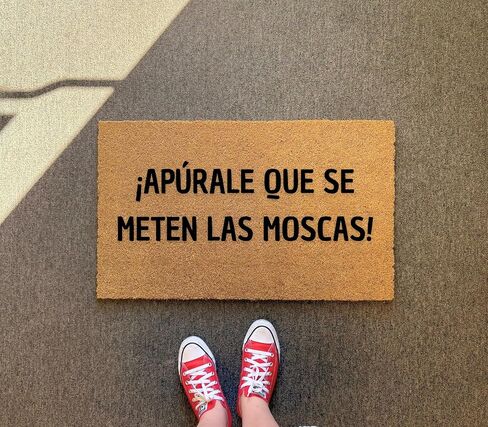 Apúrale Que Se Meten Las Moscas Doormat - 3 Size Options - Funny Spanish Welcome Mat for Porch or Entryway - Mexican Humor Coir Rug for Indoor Outdoor Use in Saudi Arabia