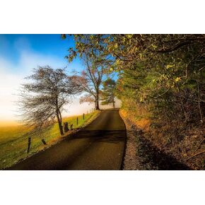 طباعة الجبال الدخانية العظيمة طباعة (غير مؤطرة) صورة الطريق على طول حلقة Cades Cove على صباح الخريف الضبابية في Tennessee Travel Wall Art Decor (4 "× 6")