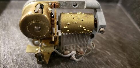Reuge Swiss 18 ملاحظة آلية الحركة الموسيقية تلعب Love Me Tender in Saudi Arabia