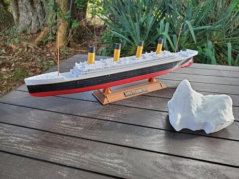 Theroller3d RMS Titanic Model Ship مع Iceberg ، 1 قدم تم تجميعها ، ألعاب تيتانيك للأطفال ، لعبة تيتانيك دقيقة تاريخياً ، سفينة تيتانيك ، تيتانيك كوبيبر ، تمثال تيتانيك ، تيتانيك بوت in Kuwait