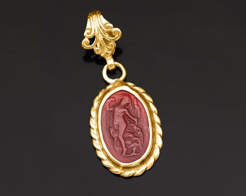 Aphrodite Goddess Signet Intaglio قلادة 24K Gold Vermeil 925 Sterling Silver Rope Twist Twist قلادة قلادة فضية مصنوعة يدويًا. in Kuwait