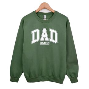 Dad Sweatshirt, Dad Est 2024 Crewneck Sweatshirt Pregnancy Announcement for Dad, Gift for Dad, Father's Day Shirt, New Dad Gift (L, Sand)