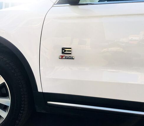 Dsycar 2 حزمة بورتوريكو العلم الأسود والأبيض شعار معدني للسيارات - هدايا 4 قبعات جذعية صمام علم بورتوريكو مجانية (أسود أبيض علم بورتوريكو) in Kuwait