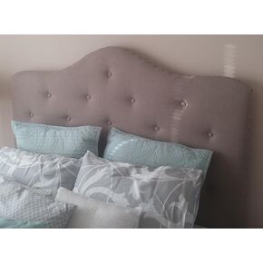 Tufted Headboard w/Upholstered Legs