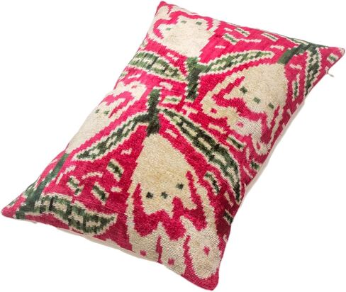 غطاء وسادة Ikat المخملي المصنوع يدويًا - 20 × 20 بوصة - وسادة رمي حمراء وخضراء فاخرة للأريكة وأريكة وأريكة معيشة ديكور in Saudi Arabia