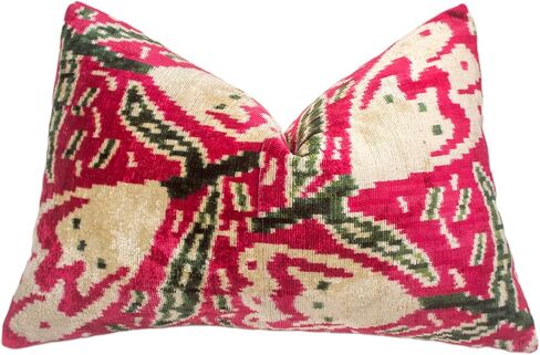 غطاء وسادة Ikat المخملي المصنوع يدويًا - 20 × 20 بوصة - وسادة رمي حمراء وخضراء فاخرة للأريكة وأريكة وأريكة معيشة ديكور in Saudi Arabia