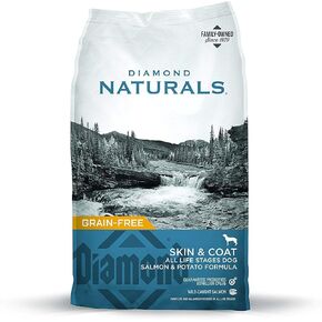 DIAMOND NATURALS Skin & Coat Real Meat Recipe Dry Dog Food with Wild Caught Salmon 30 Pound (Pack of 1)