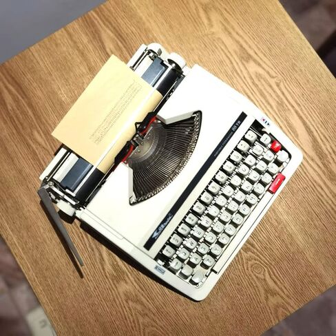 Normal Use Vintage Typewriter,English Typewriter,1980 Classic Nostalgia Portable Retro Manual Typewriter,Vintage Typewriter,English Typewriter (White) in Saudi Arabia