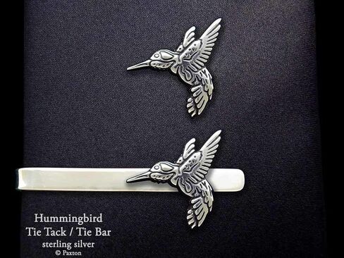 Tackbird Tie Tack أو Hummingbird Tie Bar في الفضة الفضية الصلبة المنحوتة والممثلين بواسطة Paxton in Saudi Arabia