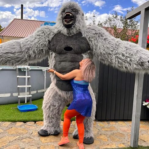 Giant 8.2ft Inflatable Gorilla Costume Blow up King Kong Costume Gorilla Mascot Funny Halloween Party Suit in Saudi Arabia