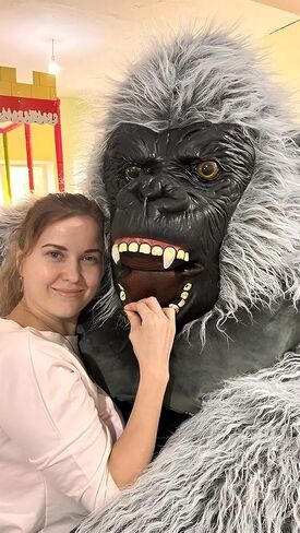 Giant 8.2ft Inflatable Gorilla Costume Blow up King Kong Costume Gorilla Mascot Funny Halloween Party Suit in Saudi Arabia
