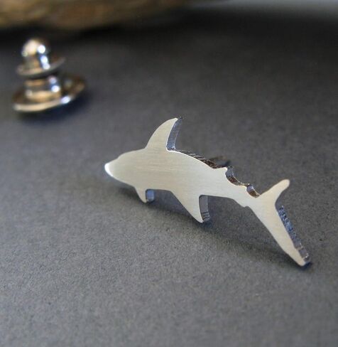 Tack Tand Shark مصنوع من الفضة الإسترليني المصنوعة يدويًا في الولايات المتحدة الأمريكية in Saudi Arabia
