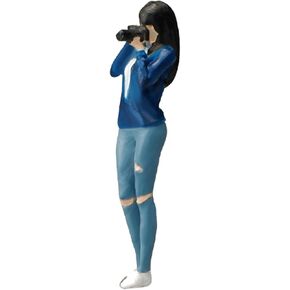 DYNWAVE 1/64 Diorama Figure Street People Model Resin Miniature Scene Character Female Photographer for Collections Fariy Garden Model Building Kits