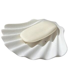 Seashell Soap Dish | 3D-Printed Drainable Soap Holder | Coastal Bathroom Decor | Unique Shell-Shaped Soap Tray (Red)