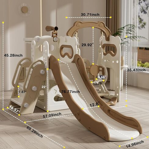 شريحة صغيرة ورجال أرجوحة للأطفال الصغار الذين تتراوح أعمارهم بين 3-5 أطفال أطفال مع ملعب درج كرة السلة في الهواء الطلق في الهواء الطلق. in Kuwait